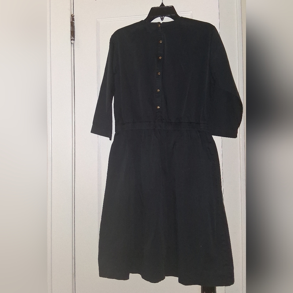 Large Black Dress - Picture 4 of 5